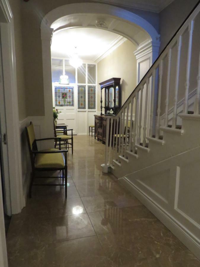 לינה וארוחת בוקר יוגאל Devon View House מראה חיצוני תמונה