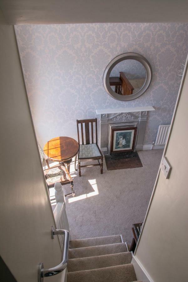 לינה וארוחת בוקר יוגאל Devon View House מראה חיצוני תמונה